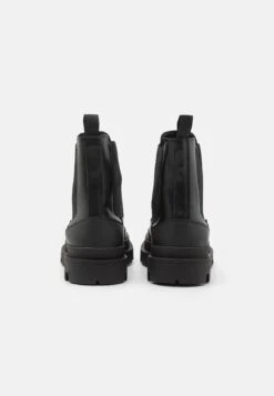 Les Deux Tanner- Classic Ankle Boots - Black -Stock X d3ba1e9f5b4c498d9e18ecb8d9f11328