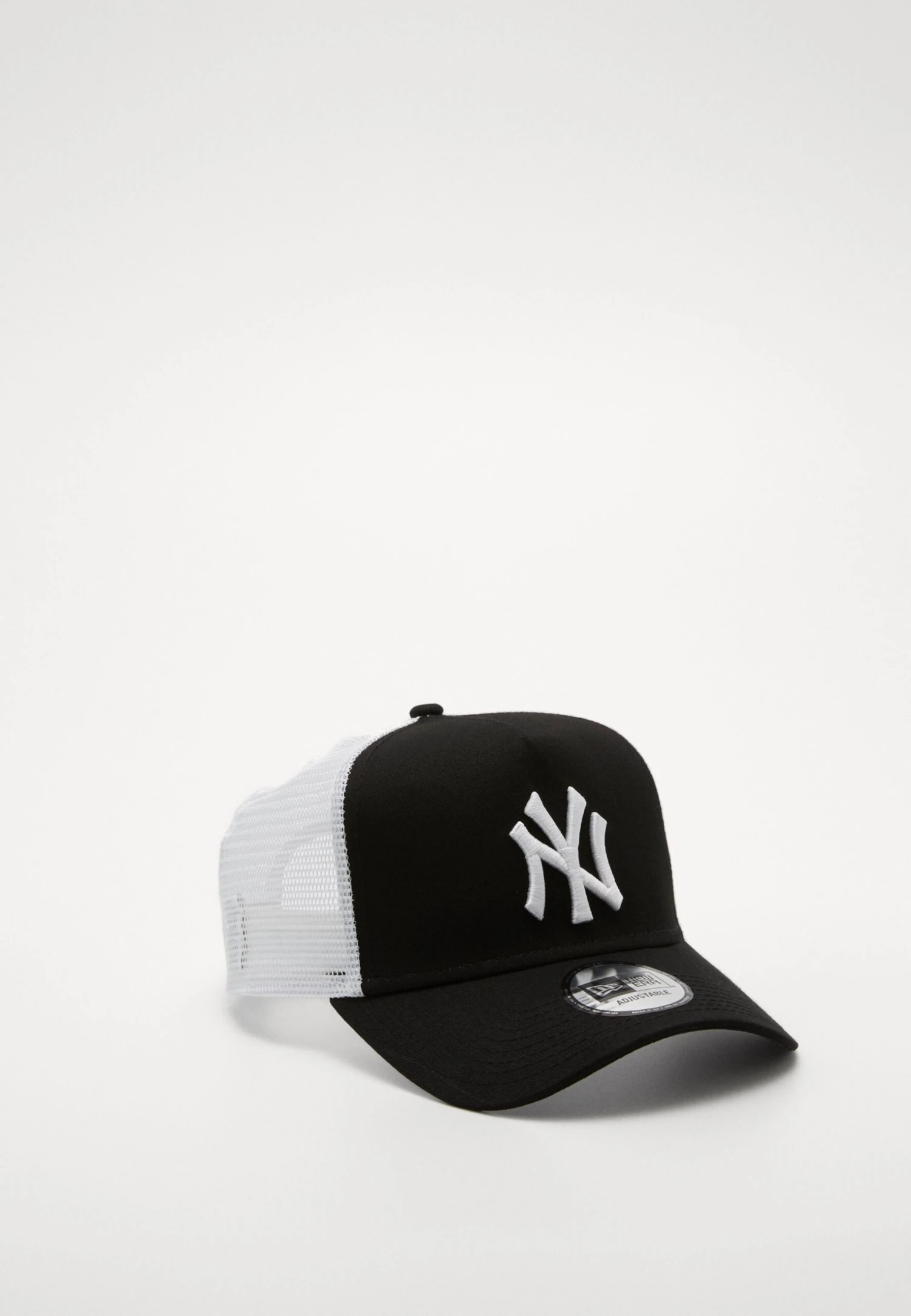 NEW ERA Clean Trucker Neyyan - Cap - Black/ White 3 NEW ERA Clean Trucker Neyyan - Cap - Black/ White