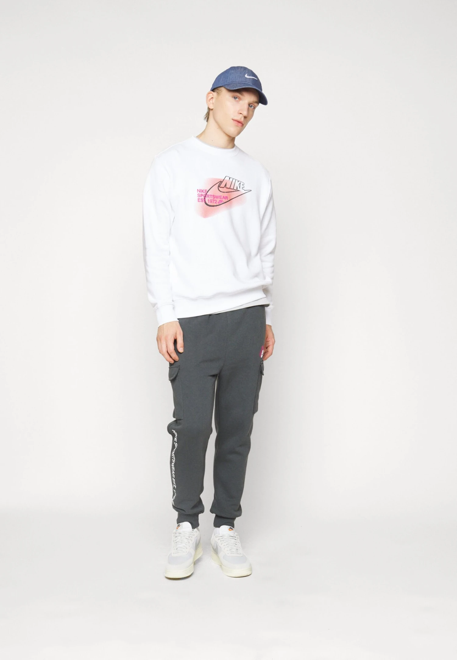 Nike Sportswear Pant - Cargo Trousers - Dark Smoke Grey 4 Nike Sportswear Pant - Cargo Trousers - Dark Smoke Grey - Image 2