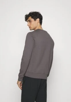 Tiger Of Sweden Rolland - Pyjama Top - Metal Grey 10 Tiger Of Sweden Rolland - Pyjama Top - Metal Grey -Stock X d60be7dac0094c33965b6558ede363f4