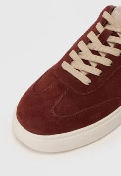 Guess PLAZA - Trainers - Brown Grey -Stock X d724c897e49a4baba24ccd3443ef566c