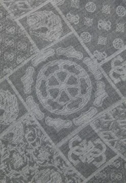 Guess Unisex - Foulard - Light Grey -Stock X d7eb21d938e34543ac85dd2c1af8c81e