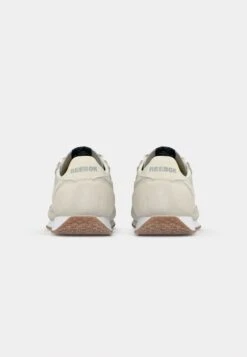 Reebok Classic CAMARGUE UNISEX - Trainers - Alabaster/barely Grey/chalk -Stock X d8e0a3a8f4cf44ff9d32b2c2668363a3