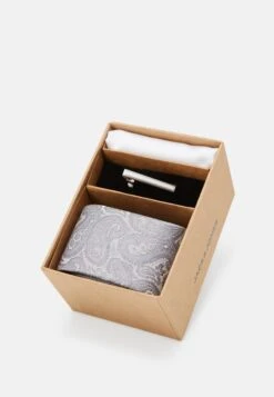 Jack & Jones Jacrick Gift Box Set - Pocket Square - Monument -Stock X d967b1a969044ac3b6405bc4d82d18ac