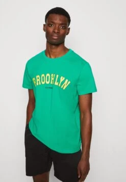 Kangol Round Neck Brooklyn Tee Unisex - Print T-Shirt - Green -Stock X d9aa9c62f061457ea6b4302036f4f273