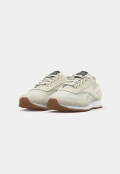 Reebok Classic CAMARGUE UNISEX - Trainers - Alabaster/barely Grey/chalk -Stock X da4a1de12d104bd5a052b132555c0e4e