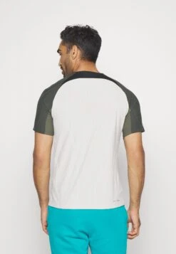 Nike Performance Fc Barcelona Strike Elite - Club Wear - String/Black -Stock X da906494647f49e596d2cea006e293d8