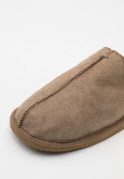 Shepherd Hugo - Slippers - Stone 13 Shepherd Hugo - Slippers - Stone -Stock X db543595b5524fa4b8565b2d1ac8e14d