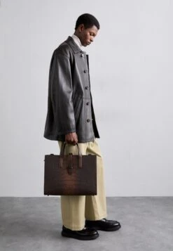 Emporio Armani BRIEFCASE BAG - Cross Body Bag - Delicioso 11 Emporio Armani BRIEFCASE BAG - Cross Body Bag - Delicioso -Stock X db6cb2e1b1bb4b468f559aa24cdeedfd