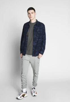 Indicode Jeans Lakeland - Cargo Trousers - Light Grey 10 Indicode Jeans Lakeland - Cargo Trousers - Light Grey -Stock X db8b18ad59744abeb42a0580b10c2c6b