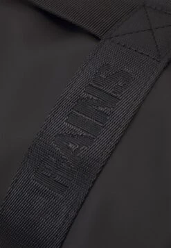 Rains Trail Rolltop Duffel Unisex - Weekend Bag - Black 11 Rains Trail Rolltop Duffel Unisex - Weekend Bag - Black -Stock X db8d45fc5551476d967fc00146adc366