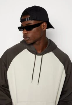 WEEKDAY Oversized Raglan Hoodie - Sweatshirt - Grey Dark -Stock X dc98d387e9fd42039dd3ec4bfa0c720b