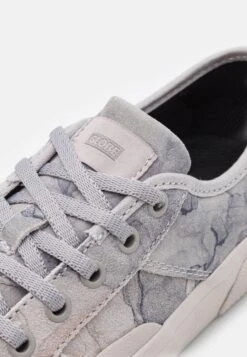 Globe Surplus - Trainers - Grey/Smoke -Stock X dcb81d75e96d44b98a5c84507b800599