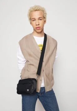 Wood Wood Marlo Shoulder Bag Unisex - Across Body Bag - Black -Stock X dda38b54f1f34ca9a096b58797fc8c90