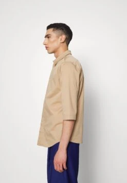 Vernal Shirt - Shirt - Beige -Stock X de81ab03f3f74e2f8f980635c2eedde9