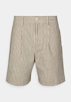 Pleat Shorts - Shorts - Ecru -Stock X dea627c99d2f4eae99e1465f825dbe8f