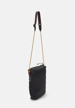 Klättermusen Multislots Bag Unisex - Across Body Bag - Raven -Stock X deaf0813177c46a0ba6b5edbe80cc068