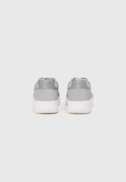 Lacoste ACE 225 - Trainers - Grey/white -Stock X dfbe131cee5a42b9aeb3710b1ee40070