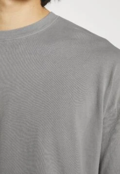 DRYKORN Novak - Long Sleeved Top - Grey -Stock X dfda490c7e744818a78149c1a268fe85