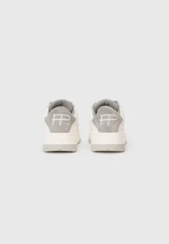Filling Pieces CRUISER TECH FUZZ - Trainers - White/grey -Stock X dfe9850d49b24df5a5e551cbfbff59d7