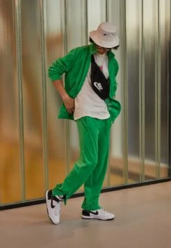 Nike Sportswear HeritageUnisex - Bum Bag - Black/White -Stock X e025d51f41a04686a4f73e7e10bc4c36