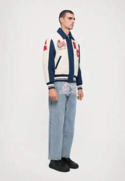 CHECKOUT VARSITY JACKET - Light Jacket - Ecru/blue -Stock X e1159d7db8924fadbaf96e902da739fc