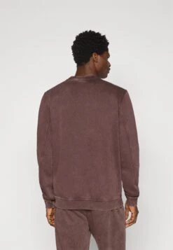 Champion ICONS CREWNECK - Sweatshirt - Bordeaux -Stock X e128f28664b541539eaa6187108fc903