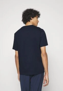 Hugo Dulivio - Print T-Shirt - Dark Blue -Stock X e135f7b2a20246008f479e87c3e88739