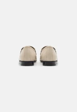 Trim Loafer - Slip-Ons - Off-White -Stock X e179dac5832b4046b31447f18d30618c