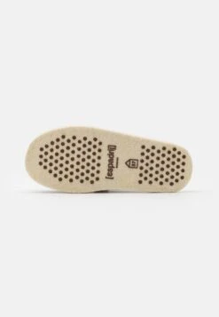 Chalet Chausson Check Unisex - Slippers - Gris -Stock X e1888264d39b4c838fbb74c9a0bdb02e