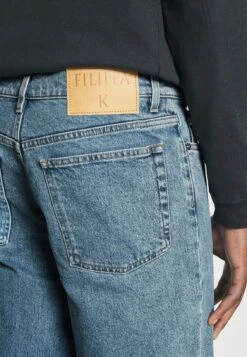 Filippa K Baggy Tapered Jeans - Jeans Tapered Fit - Allover Stone -Stock X e1b1a7594adc46148bec980465e9c075