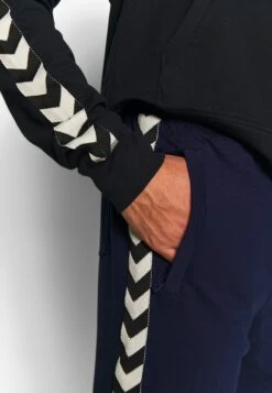 Hummel Move Classic Pants - Tracksuit Bottoms - Marine -Stock X e392b631821443c3af7bef3cf698c8a6