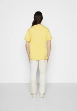 Wood Wood Ace - Basic T-Shirt - Dandelion -Stock X e460350df4354f108a059d4dbeedb1d0