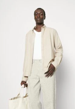 Les Deux Ryder Pants - Straight Leg Jeans - Ivory/Dark Navy -Stock X e4653b56e7e845ae88a331754395c81c