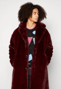 WEEKDAY Albin Coat Unisex - Winter Coat - Deep Winered -Stock X e47bf8aa0f58438cbf7aa1c876aa57a9