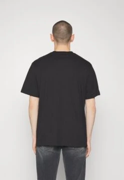 JUST CAVALLI Magliette - Print T-Shirt - Black -Stock X e70f7a61f1ae46b394be9509481cb8da