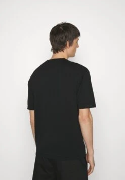 DRYKORN Derico - Basic T-Shirt - Black -Stock X e73068129ab14e20b10477b3c1fd776b