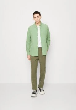 SAMSØE SAMSØE Liam Shirt - Shirt - Basil 9 SAMSØE SAMSØE Liam Shirt - Shirt - Basil -Stock X e79eb626bf2746e5a56272e069e92c13
