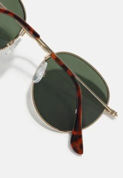 Pier One Unisex - Sunglasses - Gold-Coloured/Green -Stock X e92d3af19b37403e9750478796cb172c