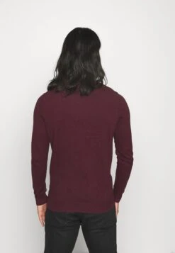 Lyle & Scott Crew Neck Jumper - Jumper - Burgundy -Stock X eb5c8da63b644550abaea01db082347a