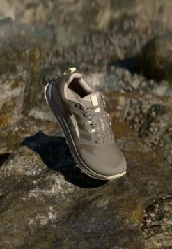 Altra LONE PEAK 9 WATERPROOF LOW - Hiking Shoes - Lime/black -Stock X eb83418d37144976a56039bd3f2da37a