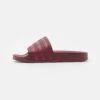 Adidas Originals Adilette Unisex - Mules - Shadow Red/Collegiate Burgundy 2 Adidas Originals Adilette Unisex - Mules - Shadow Red/Collegiate Burgundy -Stock X ebd9fd15475a471997468a4b8042dcae