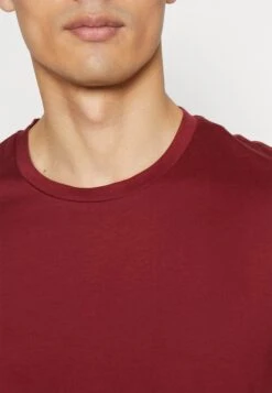 Boss Tessler - Basic T-Shirt - Dark Red -Stock X ebe4f799c98c49c68353d2725294acae