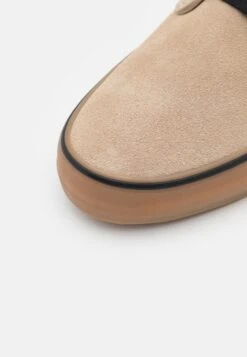 Globe Motley - Skate Shoes - Sesame 17 Globe Motley - Skate Shoes - Sesame -Stock X ecf259a4e6a54890b83fe5c81eaca435