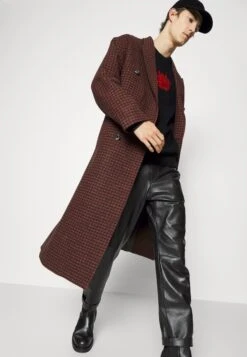 Han Kjøbenhavn Casual Crew - Sweatshirt - Faded Black -Stock X edb2334e45794759b76e034a612b9a15