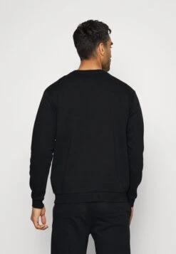 Fila Broc Crew - Sweatshirt - Black Beauty -Stock X ee3b89a9c5894b0e9e989b29765c4cac