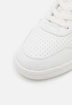 Champion Low Cut Shoe Chicago - Training Shoe - White -Stock X ef1a463af019443c840f7fb2cb3f591d