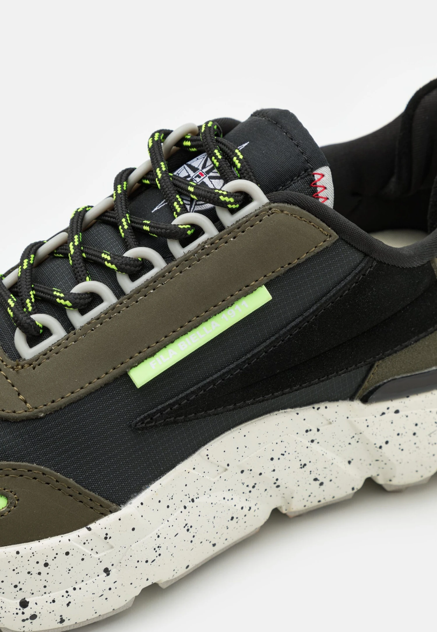 Fila Superhiking Unisex - Trainers - Black 8 Fila Superhiking Unisex - Trainers - Black - Image 6