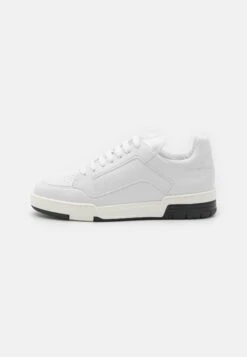 MOSCHINO Streetball - Trainers - Bianco