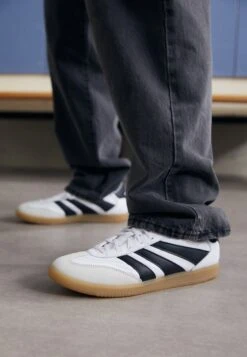 ADIDAS PERFORMANCE PREDATOR FREESTYLE INDOOR - Indoor Football Boots - Footwear White/core Black/gold Metallic -Stock X f068e8fe0d644ac98c1de3f0b96251ed